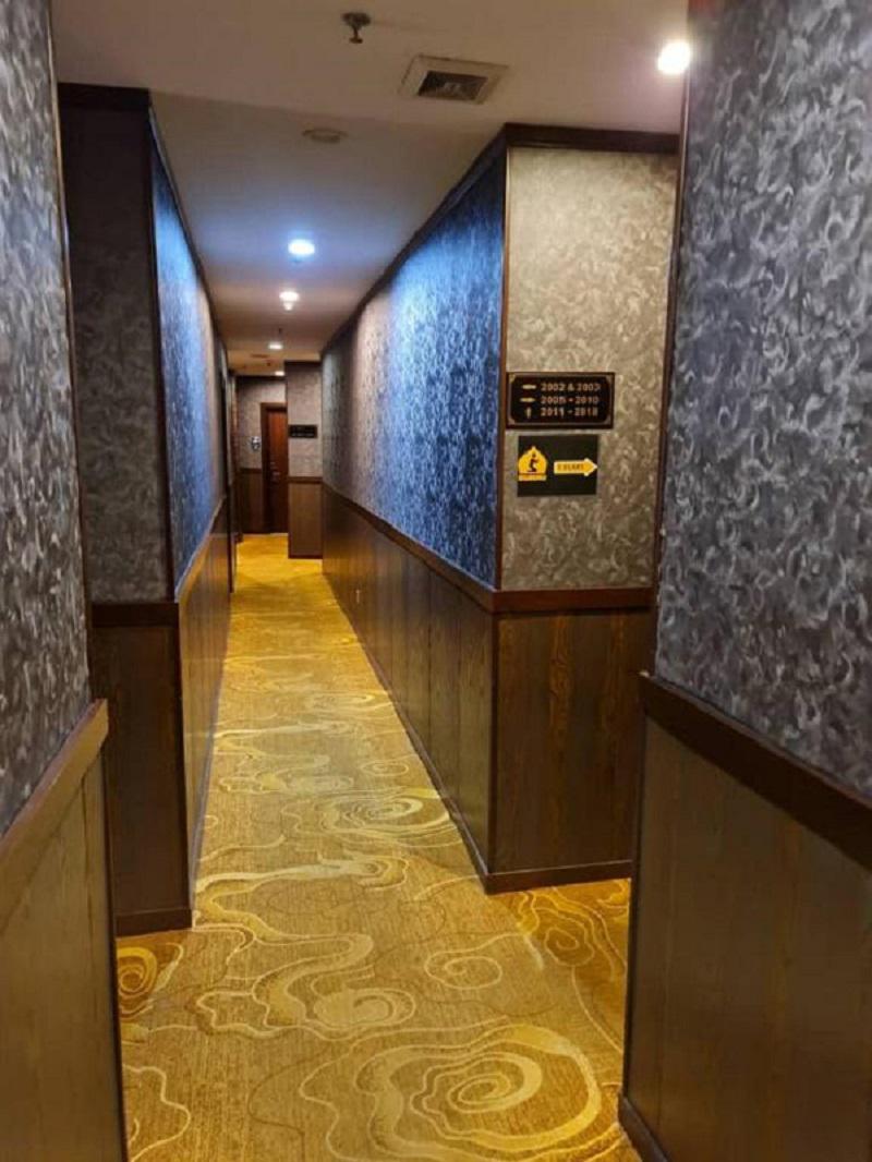 U3 room corridor